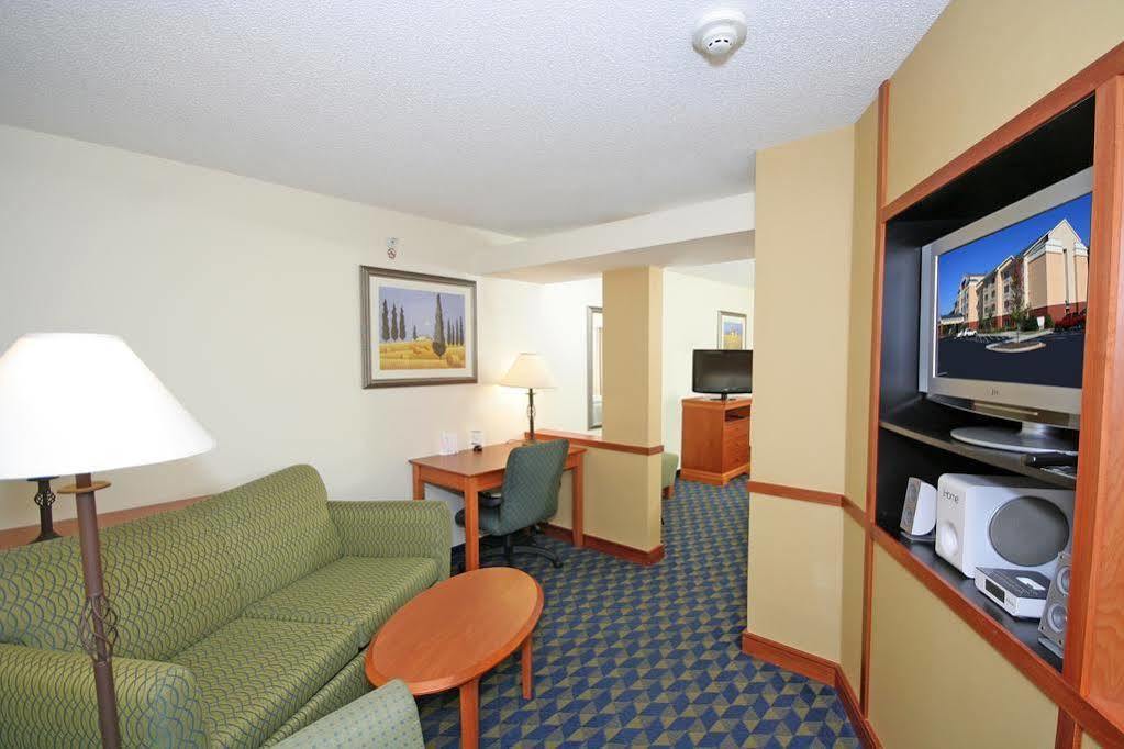 Fairfield Inn & Suites Greensboro Wendover Exterior foto